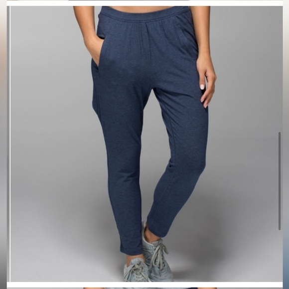 LULULEMON | Tie One On kangaroo pocket jogger pant - Picture 2 of 10